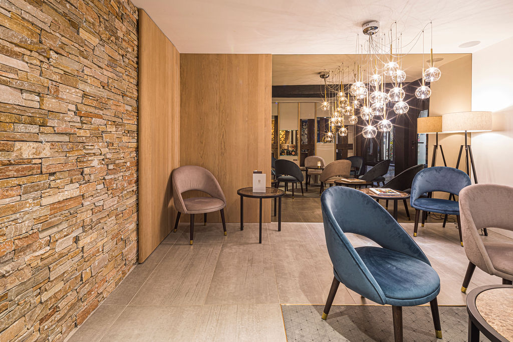 Agencement hôtelier Relais Saint-Jean — mobilier de chambre sur mesure en bois par ConceptRenoDeco